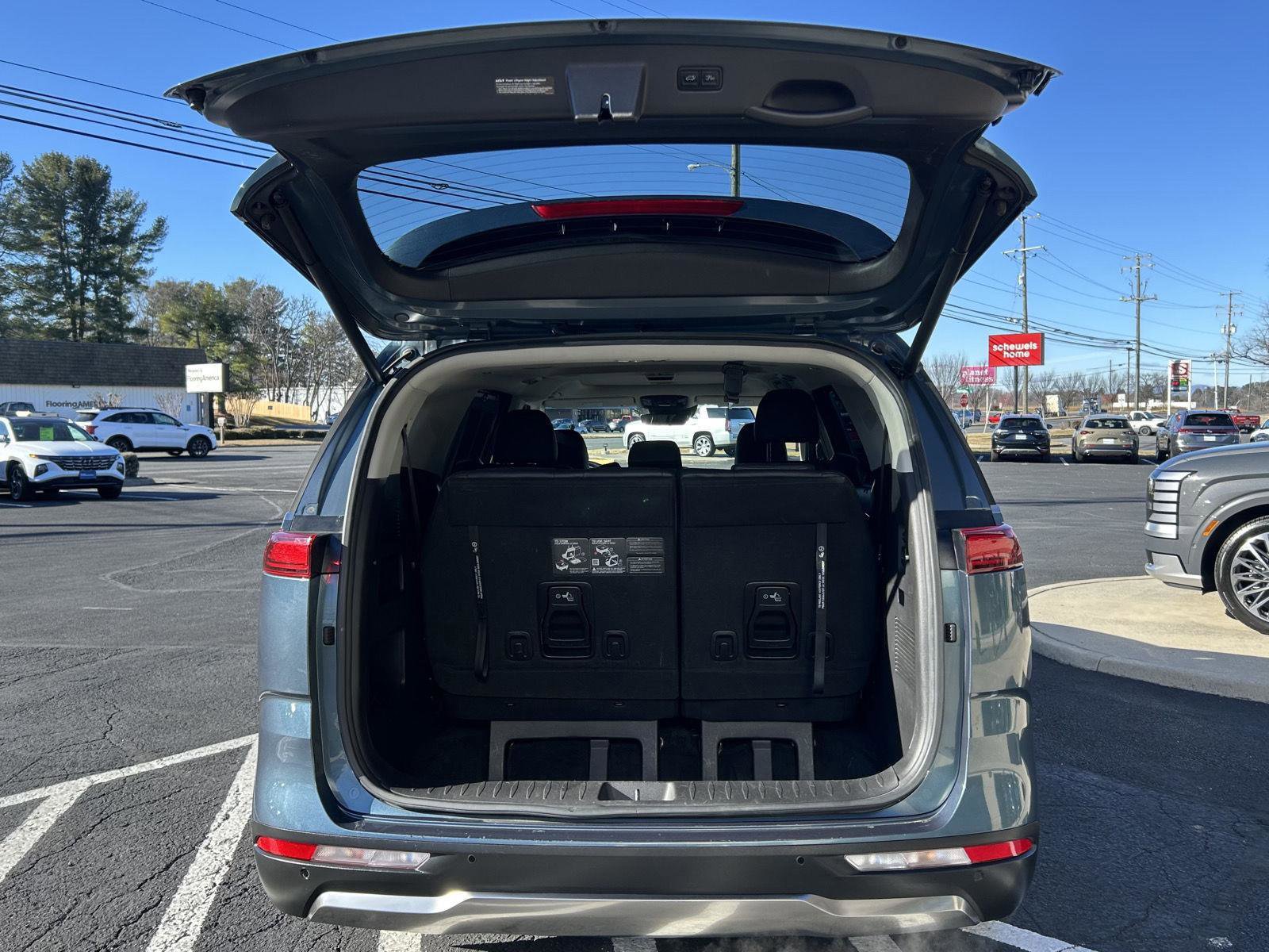 Used 2024 Kia Carnival SX Prestige image 6