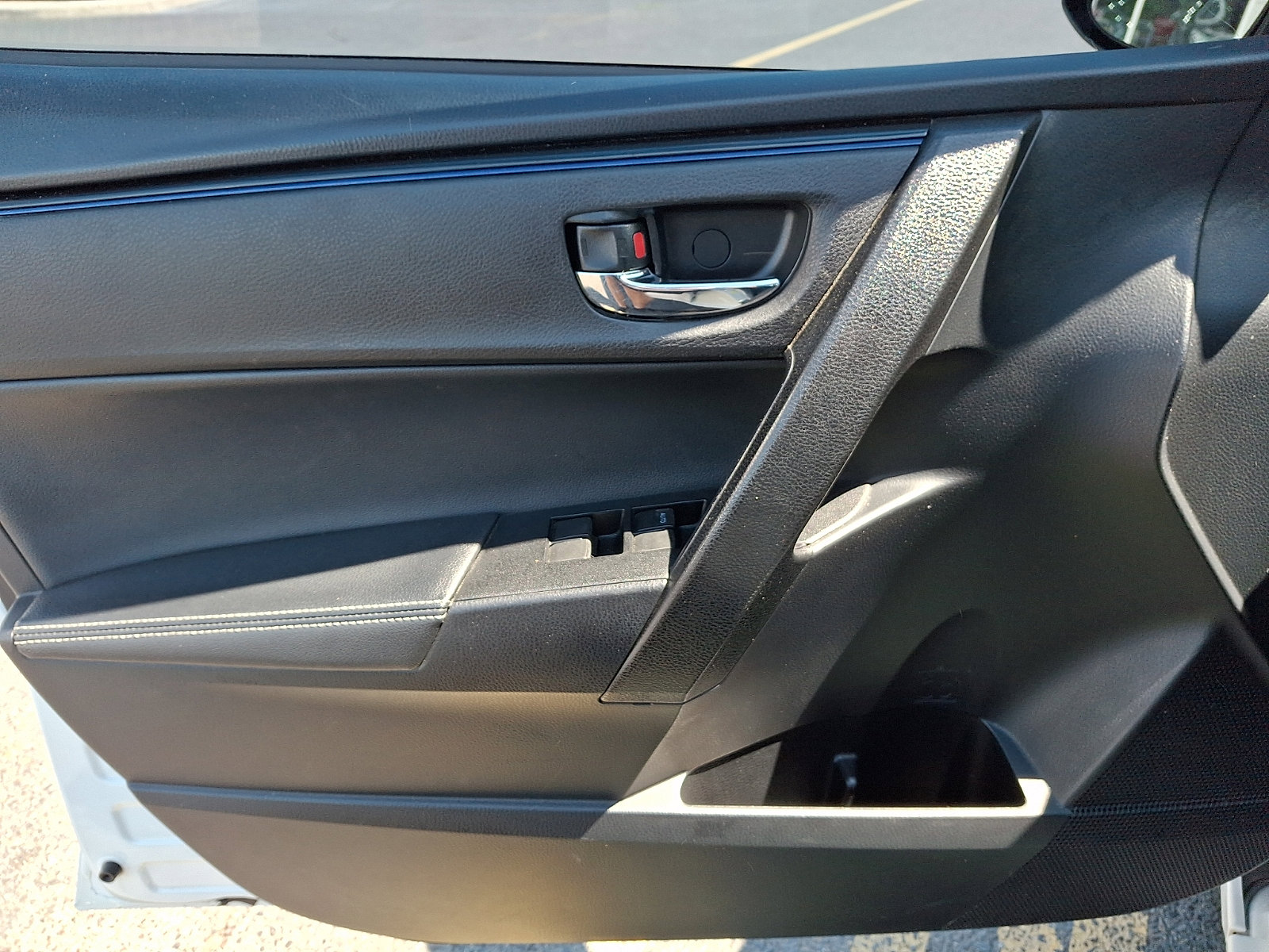 Used 2019 Toyota Corolla SE FWD image 12