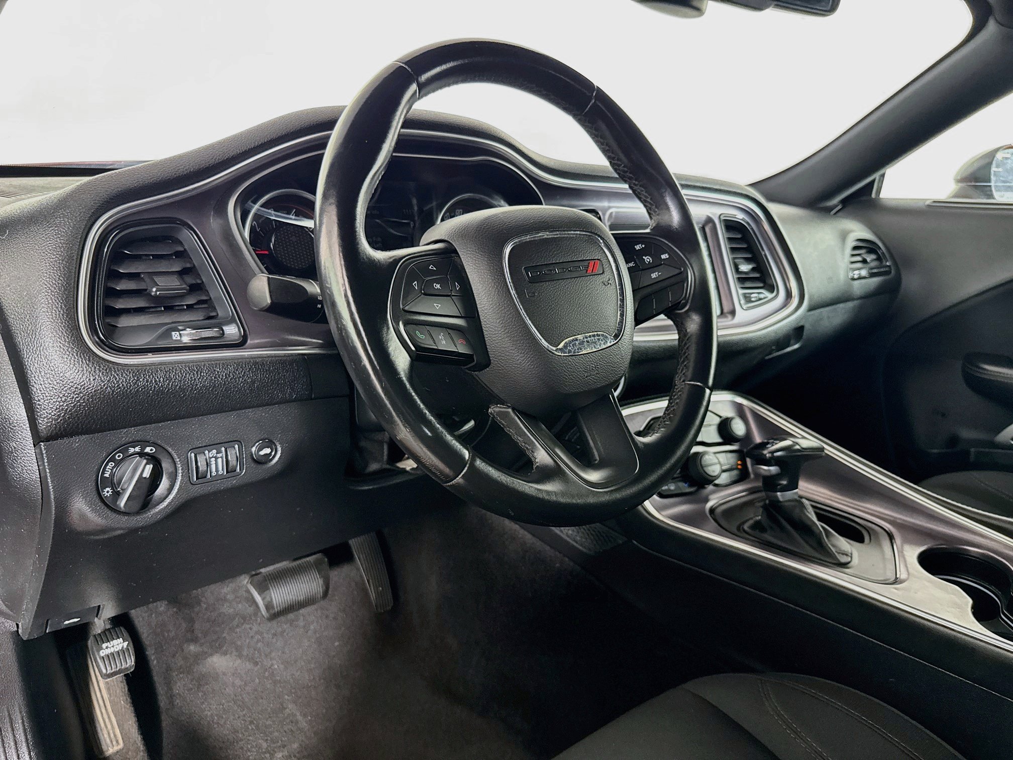 Used 2016 Dodge Challenger SXT RWD image 20