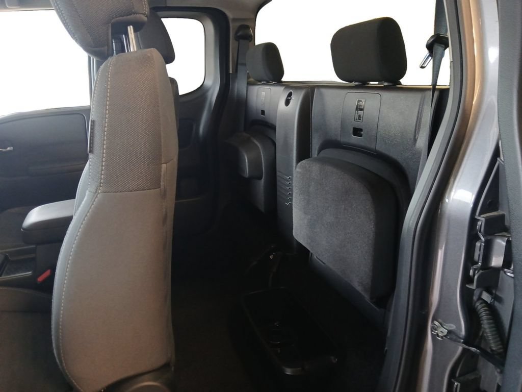 Used 2024 Nissan Frontier SV w/ Technology Package RWD image 13