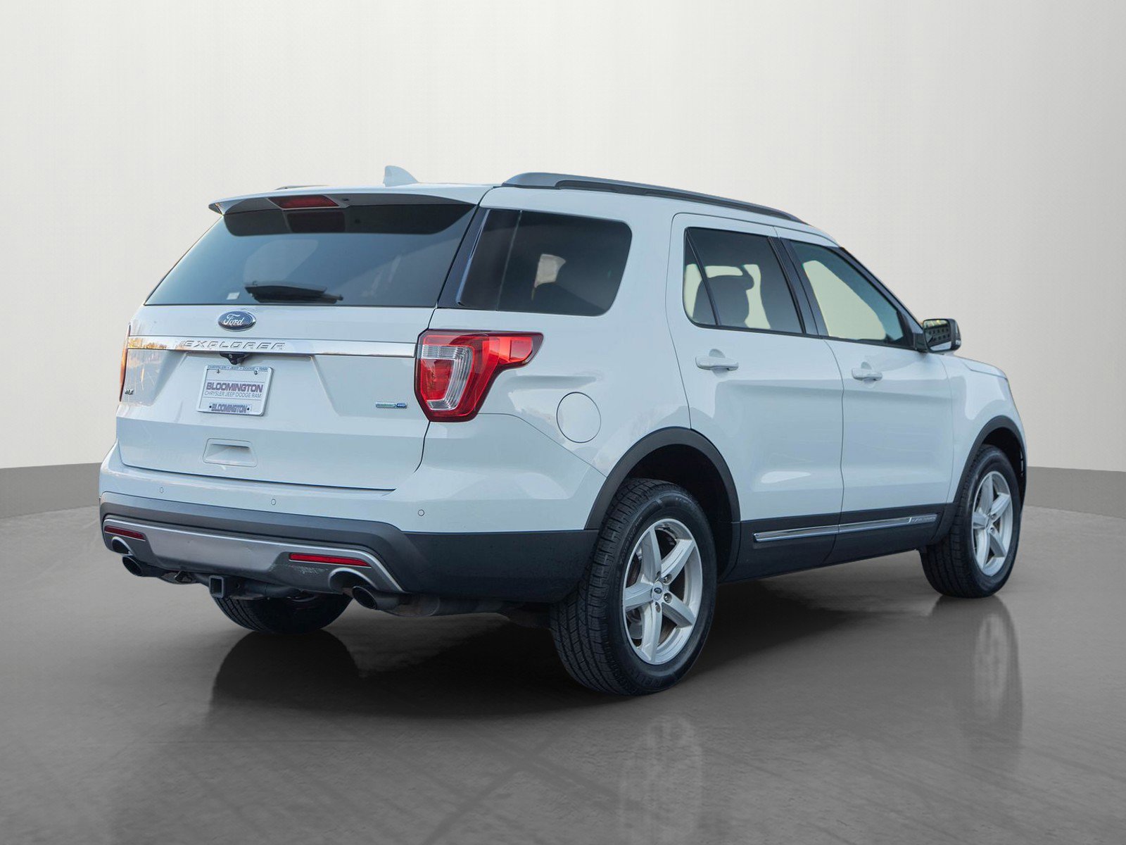 Used 2017 Ford Explorer XLT w/ Equipment Group 202A image 7