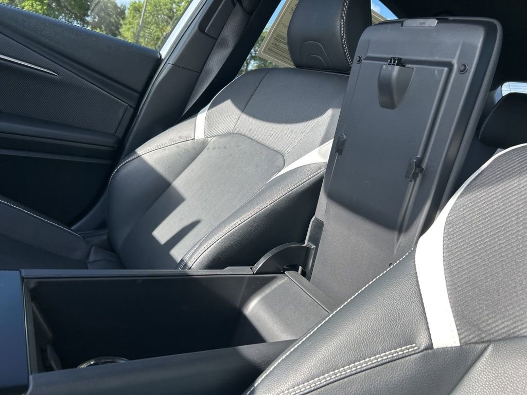 Used 2025 Toyota Camry SE w/ Convenience Package image 38