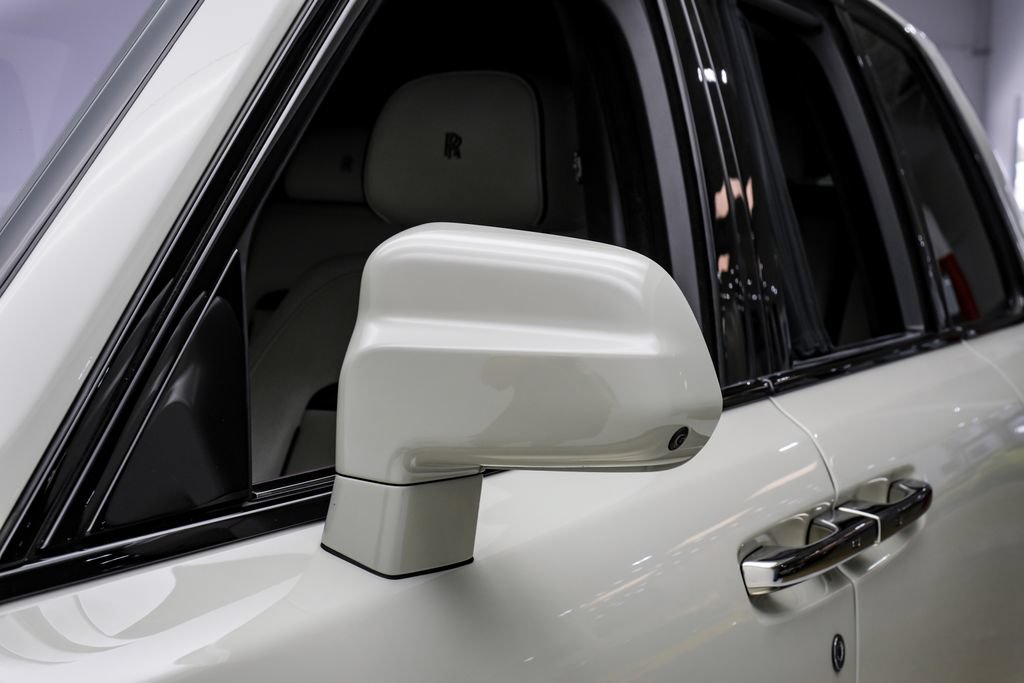 Used 2022 Rolls-Royce Cullinan Black Badge AWD/4WD image 38