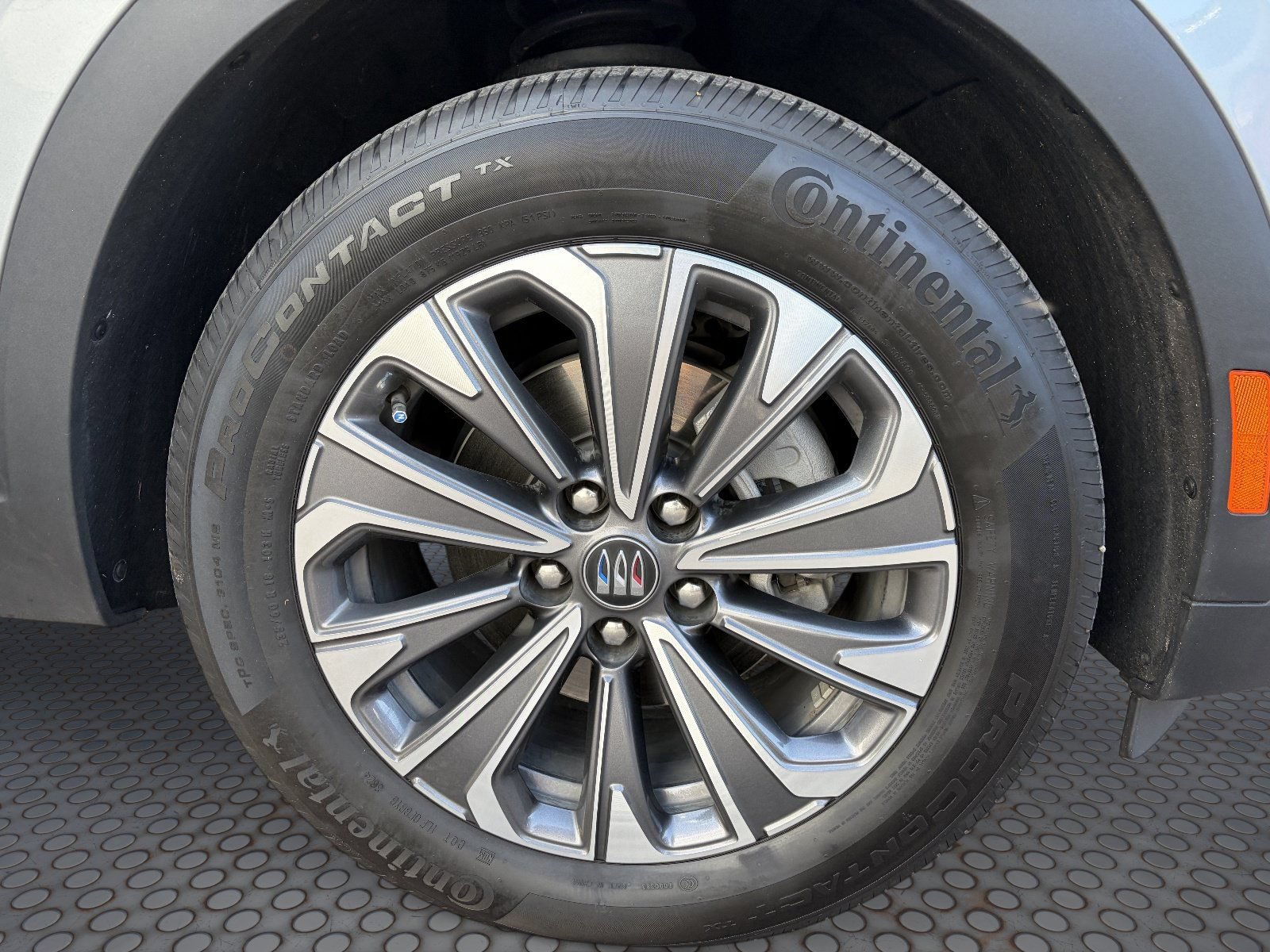 Certified 2025 Buick Envision Preferred AWD/4WD image 10