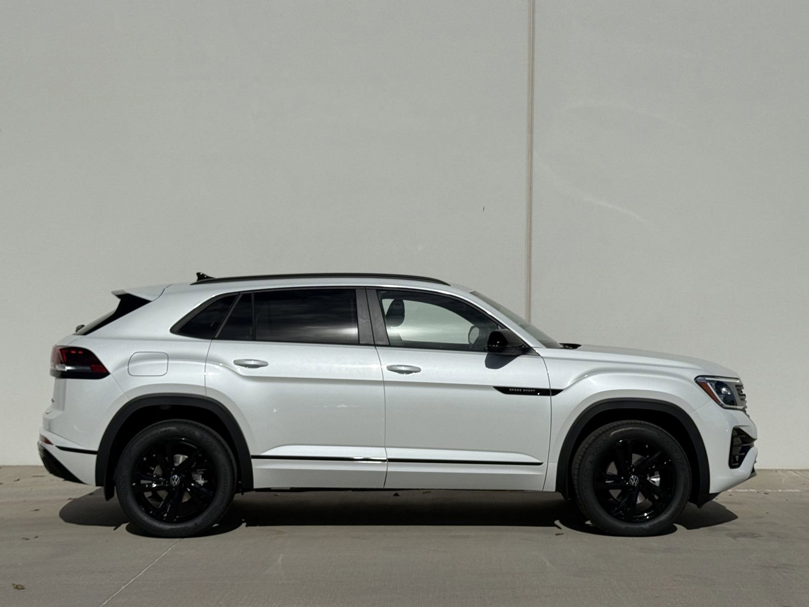 New 2026 Volkswagen Atlas Cross Sport SEL R-Line image 3