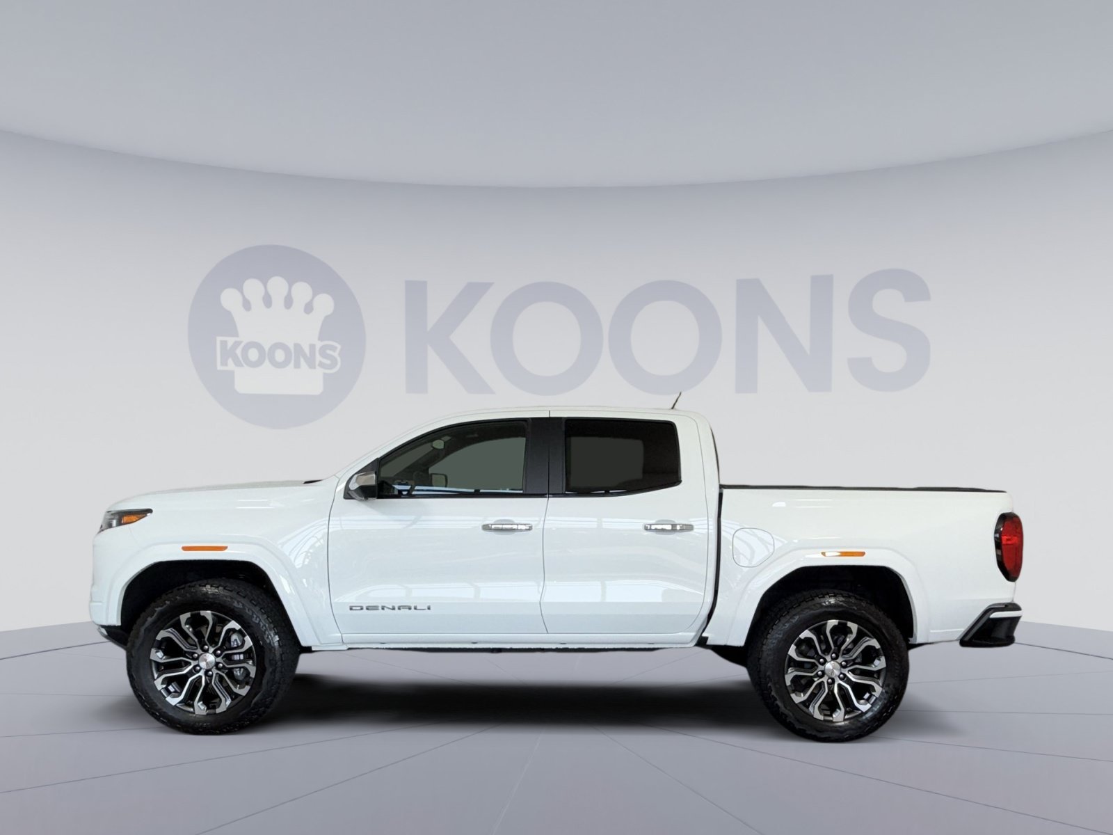 Used 2023 GMC Canyon Denali AWD/4WD image 2