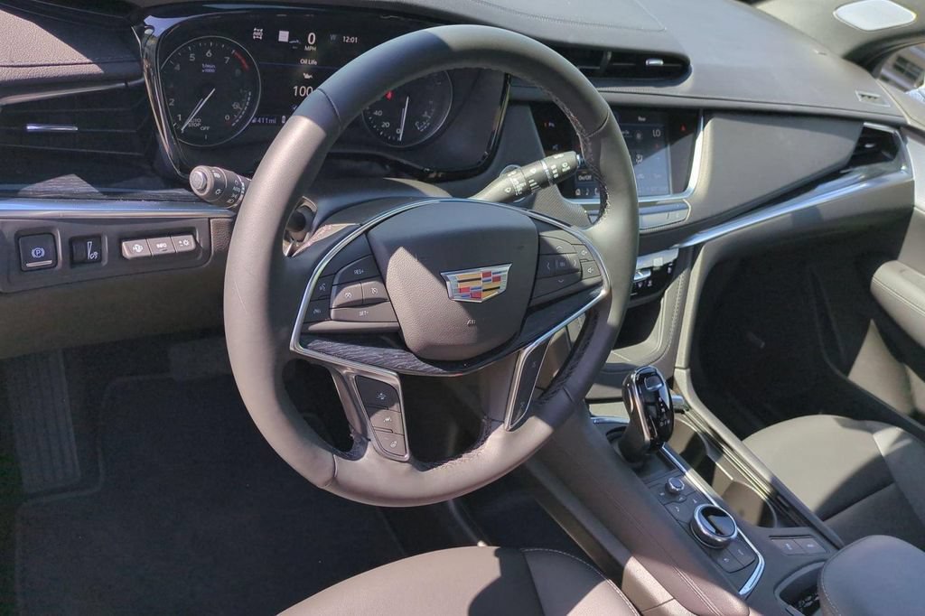 Used 2026 Cadillac XT5 Premium Luxury w/ Driver Assist Package AWD/4WD image 9