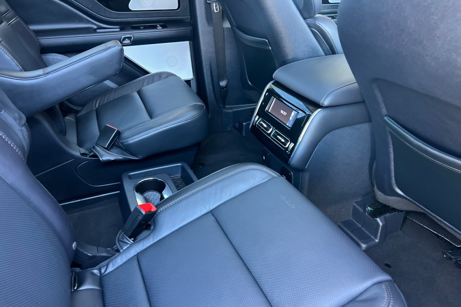 Used 2026 Lincoln Aviator Reserve AWD/4WD image 31