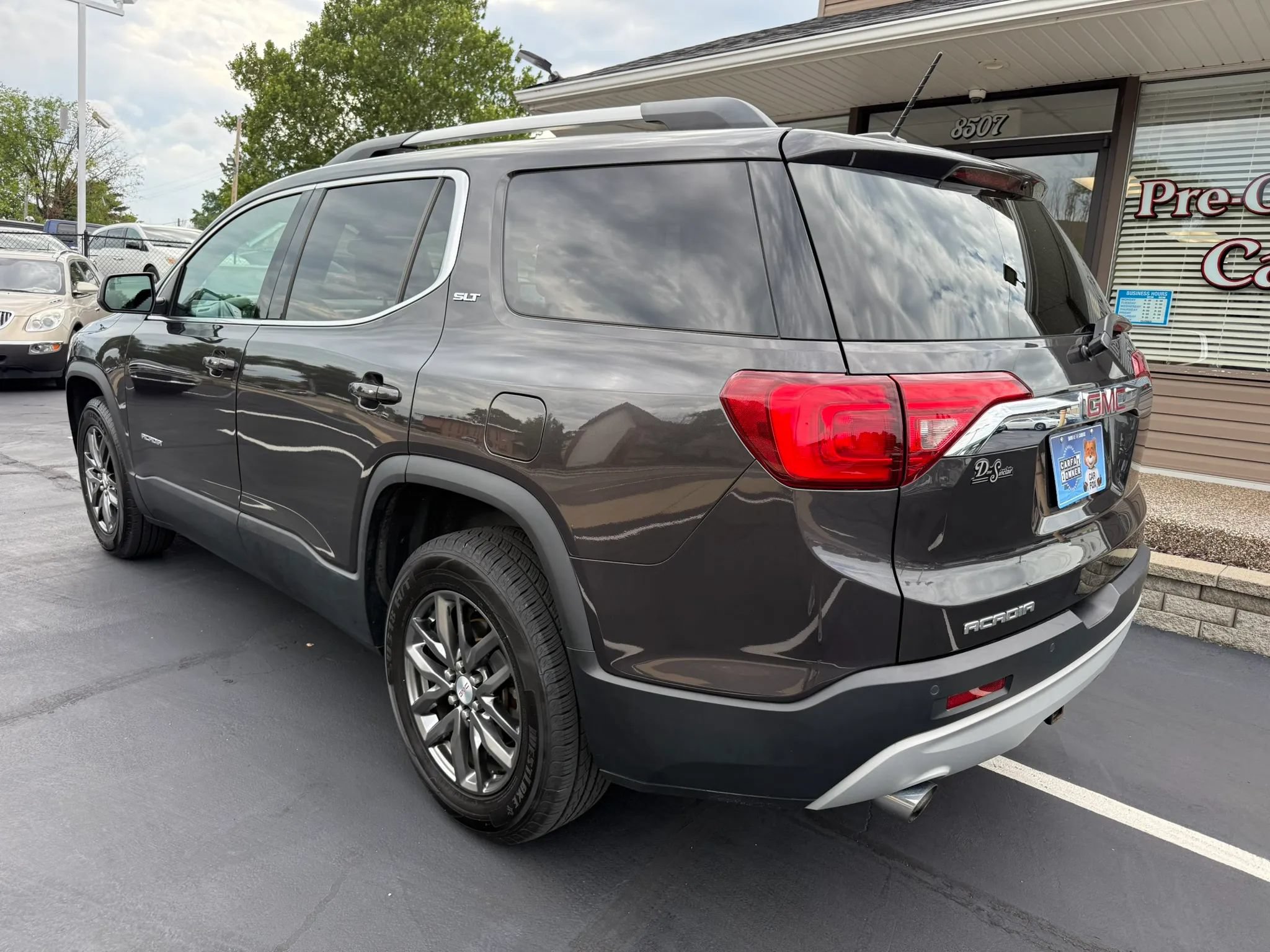 Used 2017 GMC Acadia SLT FWD image 8
