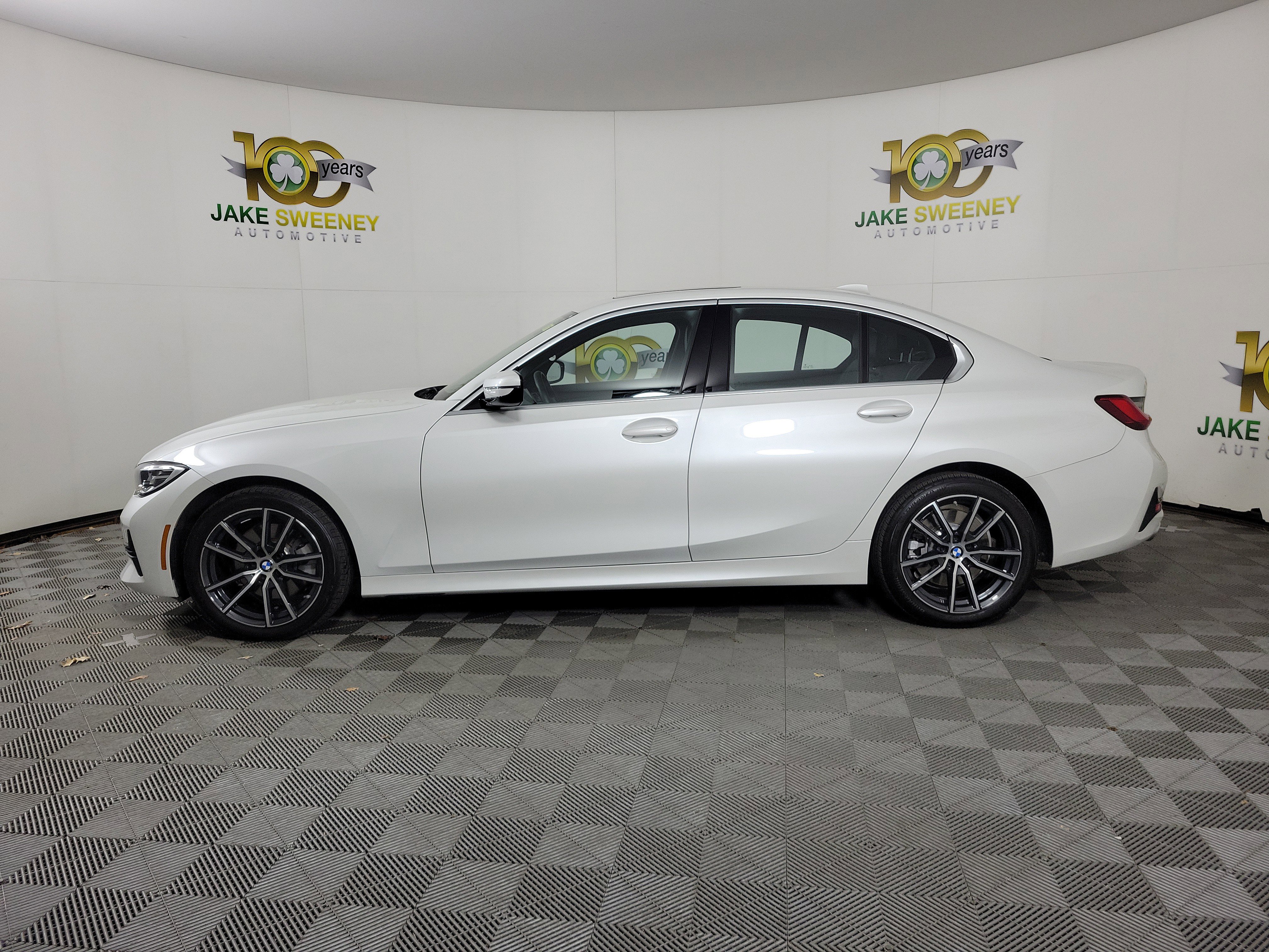 Used 2019 BMW 330i xDrive Sedan w/ Convenience Package image 4