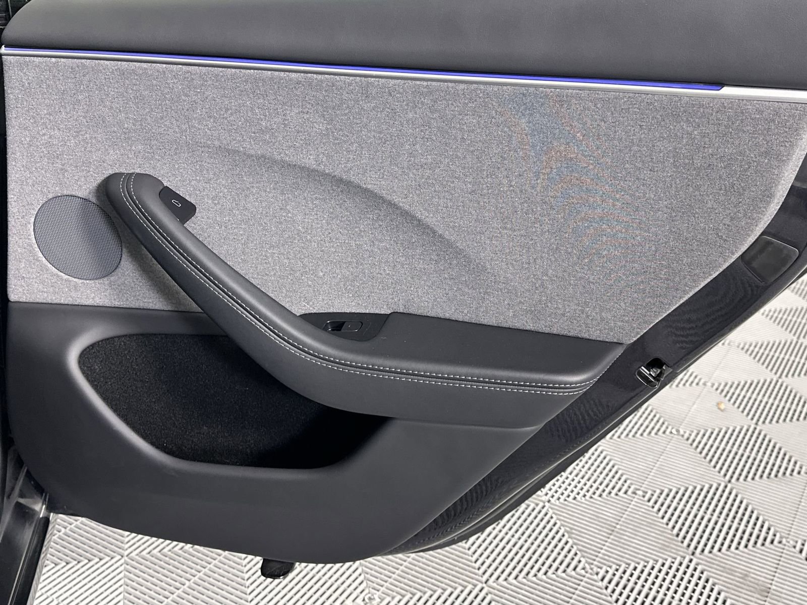 Used 2024 Tesla Model 3 Standard Range RWD image 31