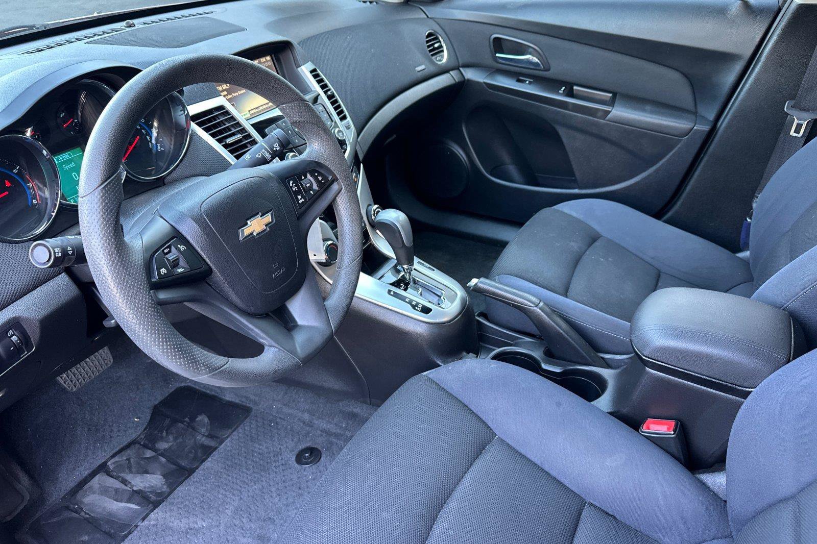 Used 2016 Chevrolet Cruze LT FWD image 9