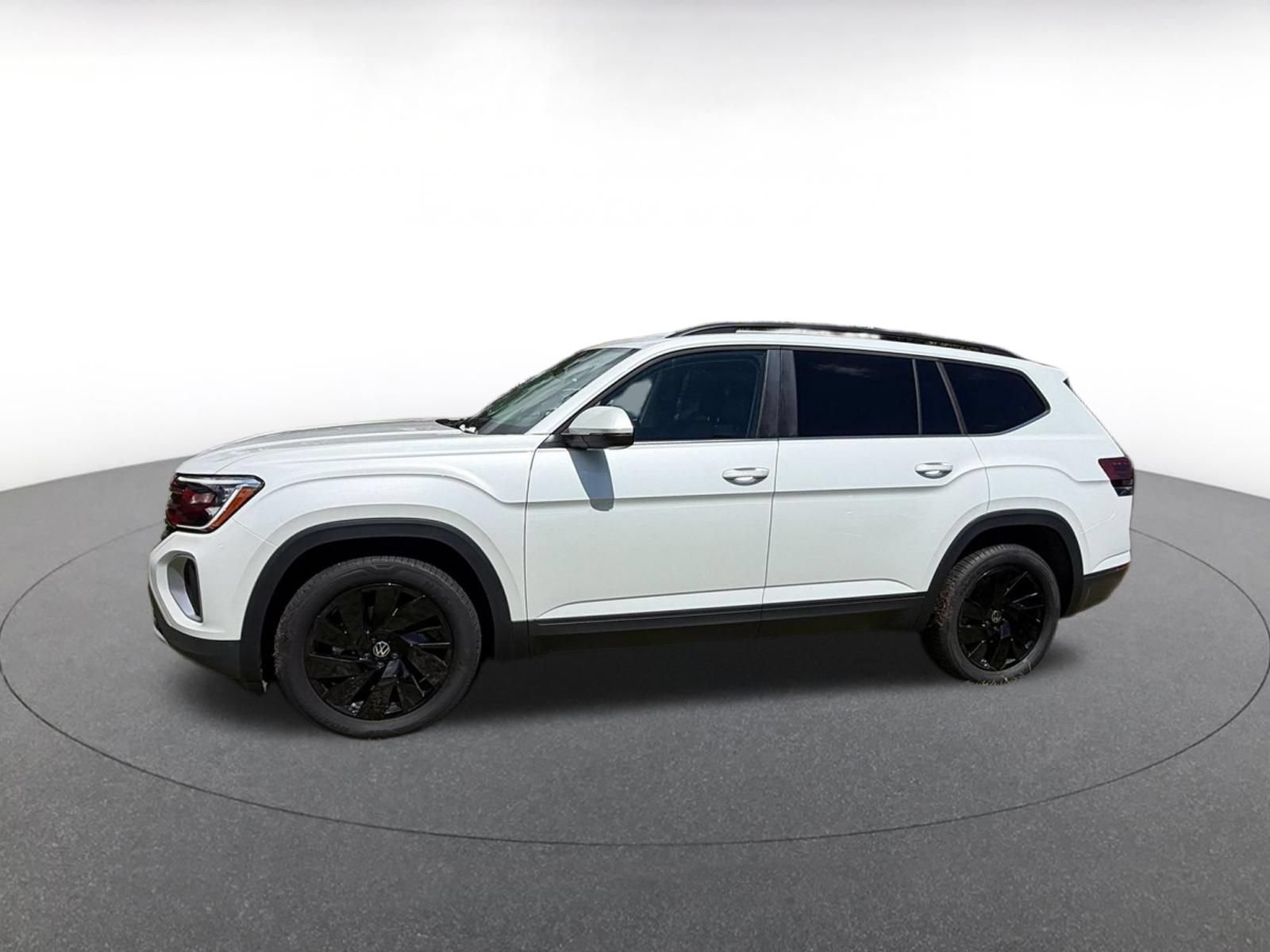 Used 2026 Volkswagen Atlas SE FWD image 4