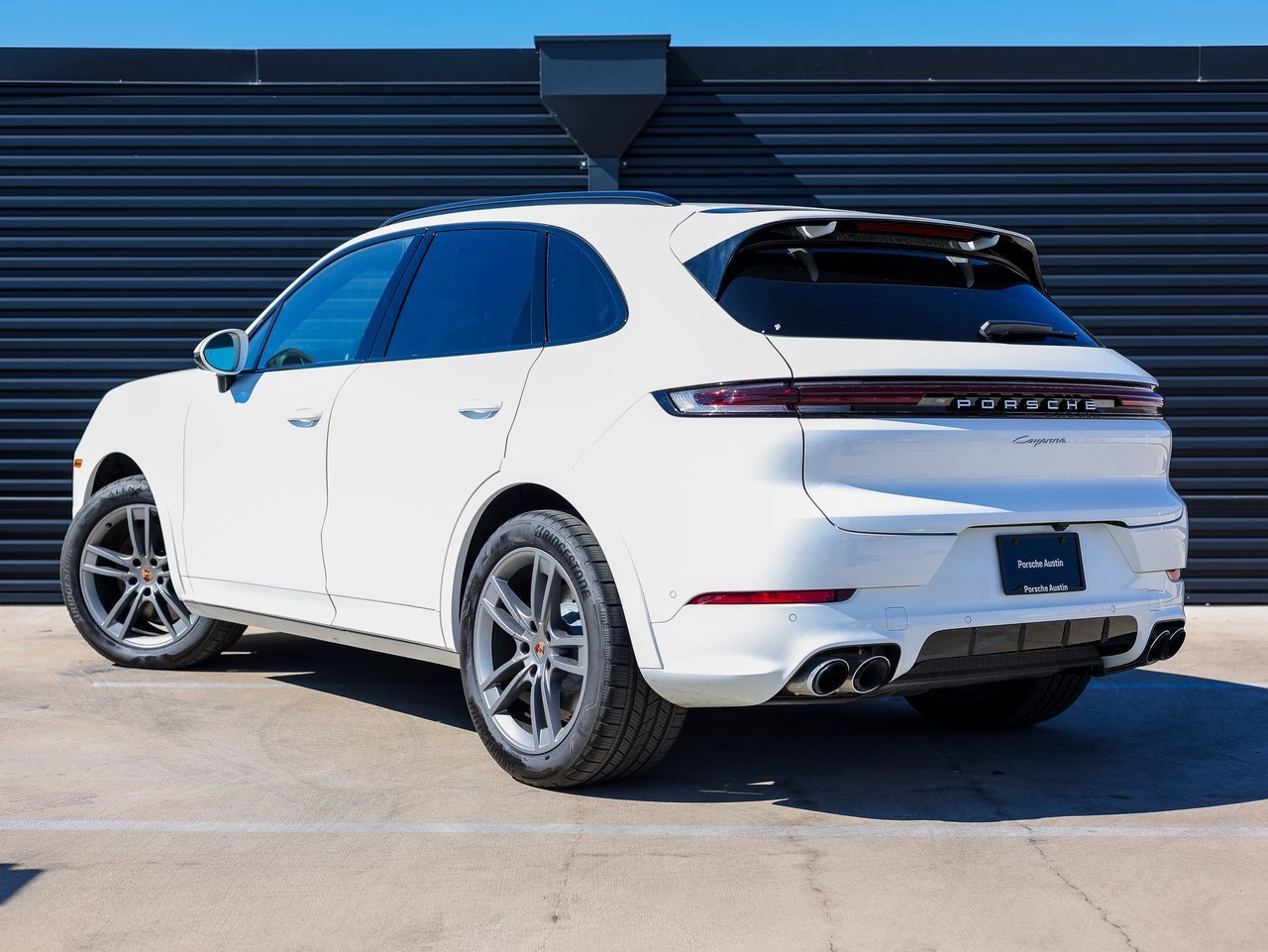 Certified 2025 Porsche Cayenne image 3