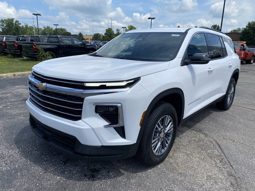 New 2025 Chevrolet Traverse LT image 3