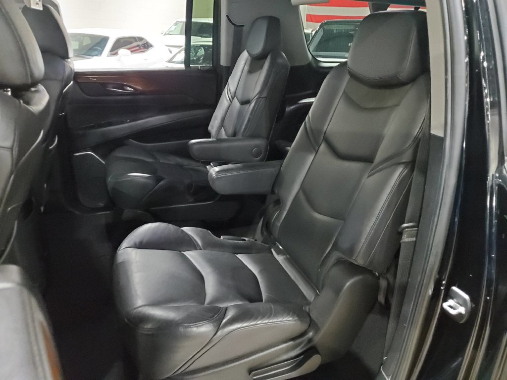 Used 2019 Cadillac Escalade ESV Luxury RWD image 29