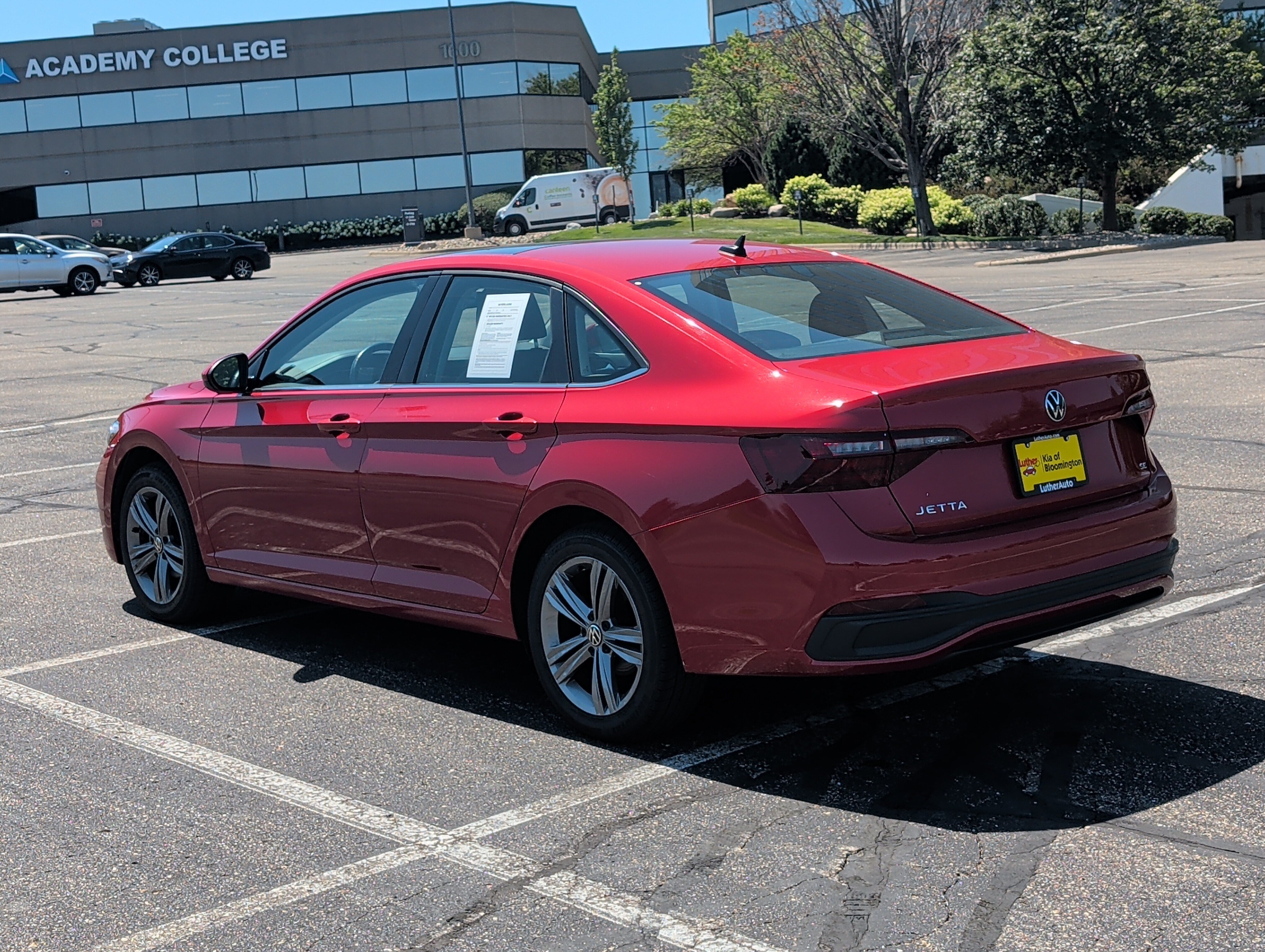 Used 2022 Volkswagen Jetta SE FWD image 3