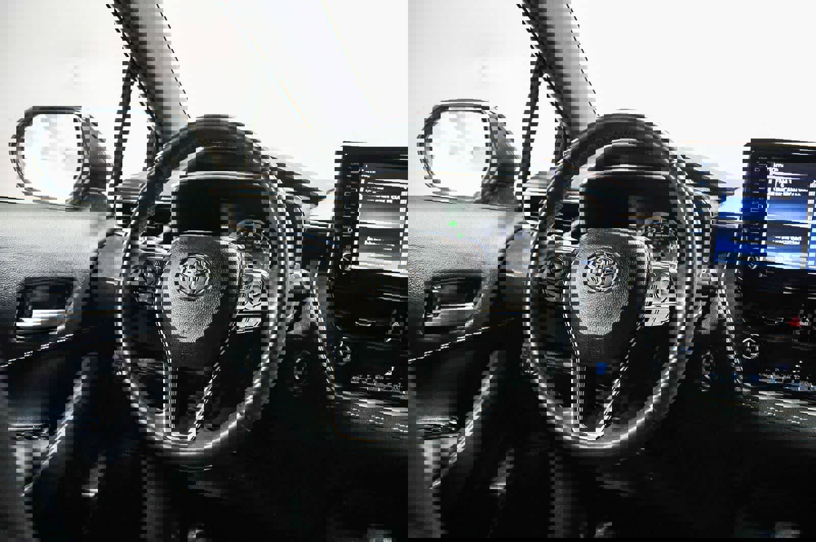 Certified 2020 Toyota Corolla SE w/ SE Preferred Package FWD image 16