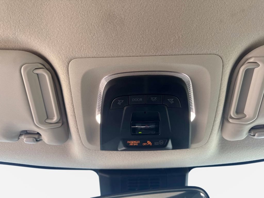Used 2025 Toyota Corolla LE image 29