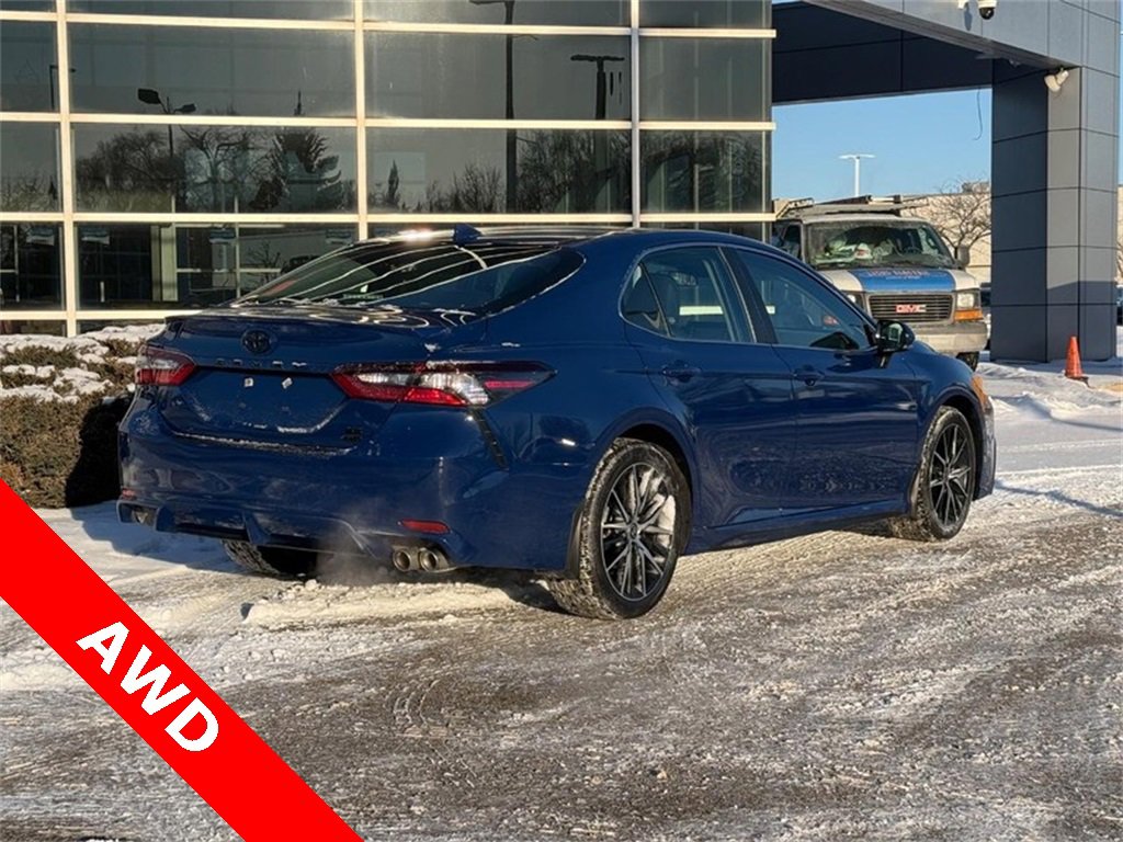 Used 2023 Toyota Camry SE w/ Blackout Package (TMS) video 3