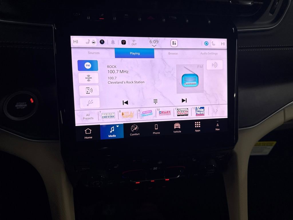 New 2025 Jeep Grand Cherokee Limited w/ Black Appearance Package image 18