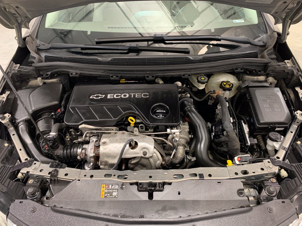 Used 2018 Chevrolet Cruze LT FWD image 15