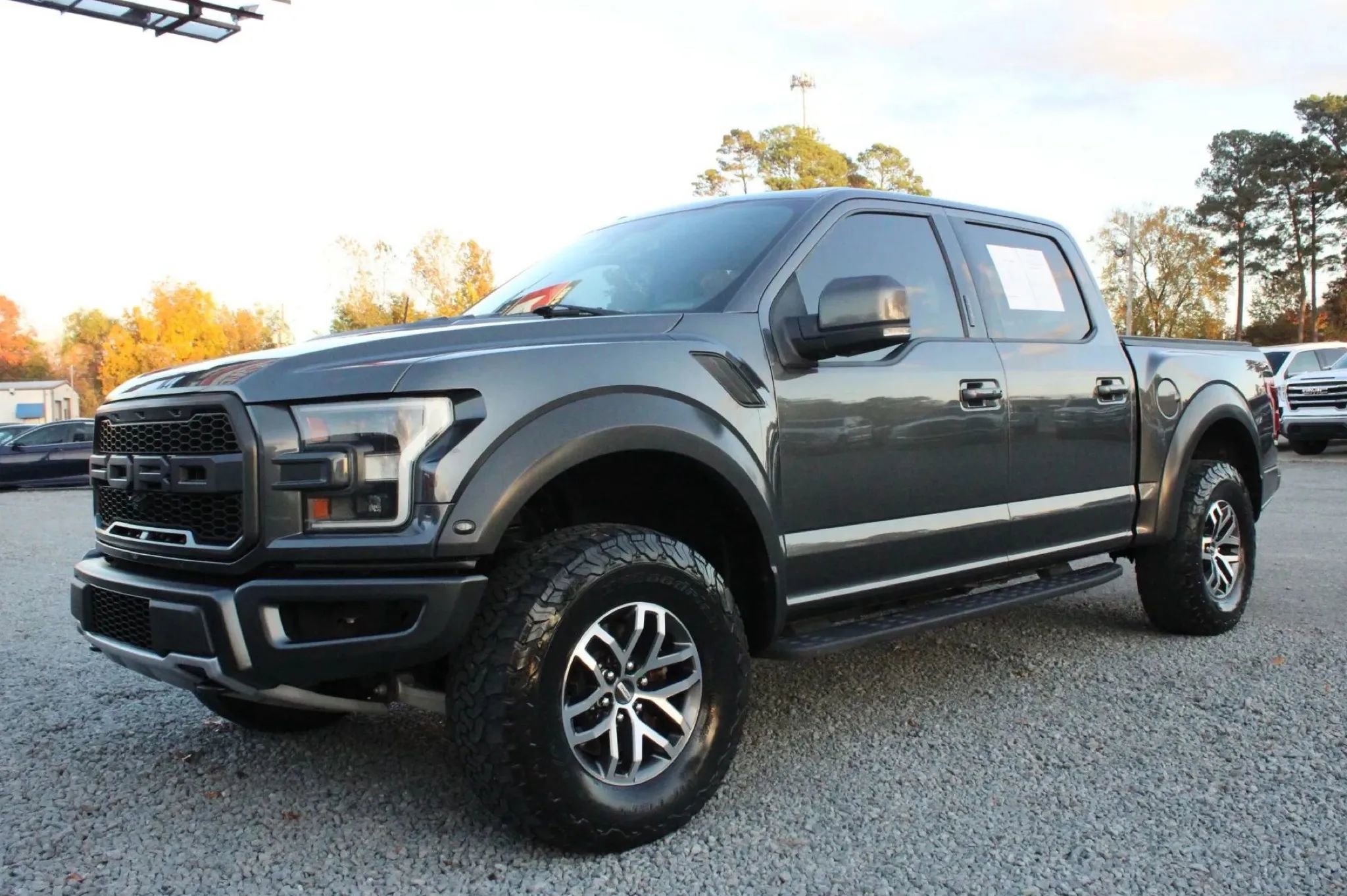 Used 2017 Ford F150 Raptor w/ Equipment Group 802A Luxury AWD/4WD image 3