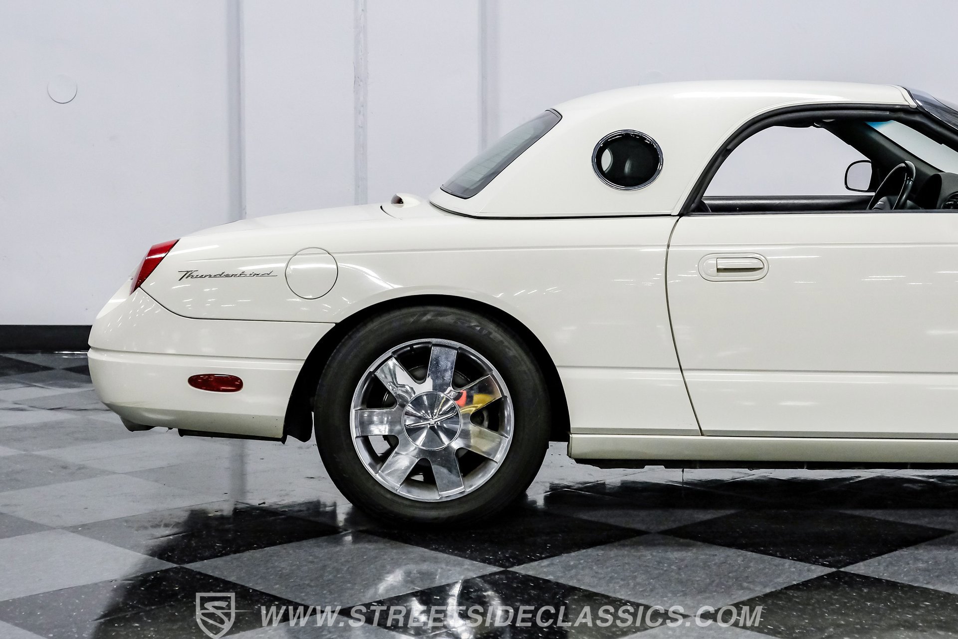 Used 2002 Ford Thunderbird image 29