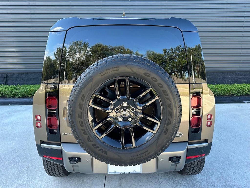 Used 2023 Land Rover Defender 110 X-Dynamic SE AWD/4WD image 13