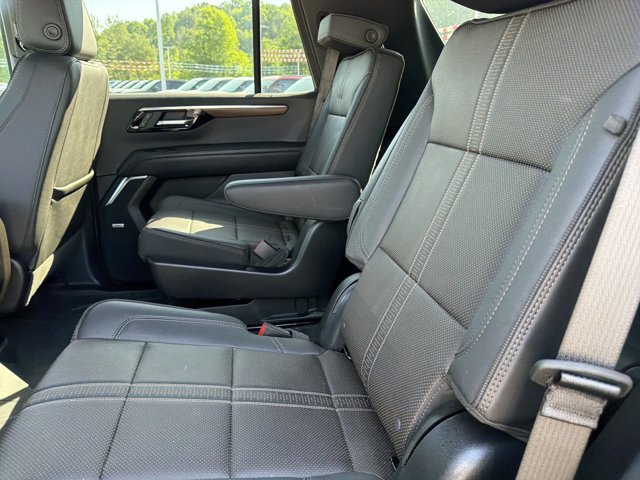 Used 2025 Chevrolet Tahoe High Country AWD/4WD image 13