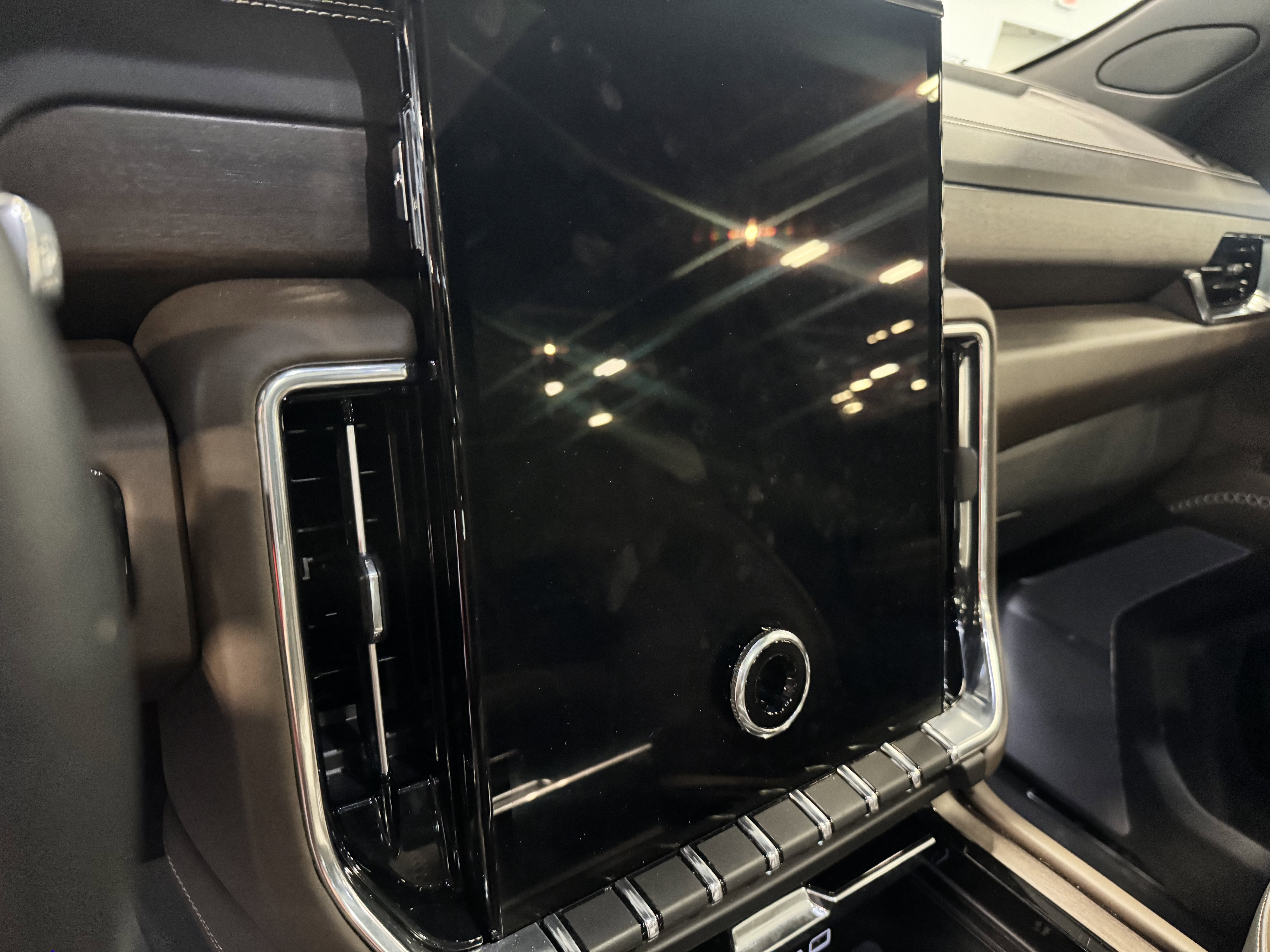 Used 2025 GMC Yukon XL Denali Ultimate image 12