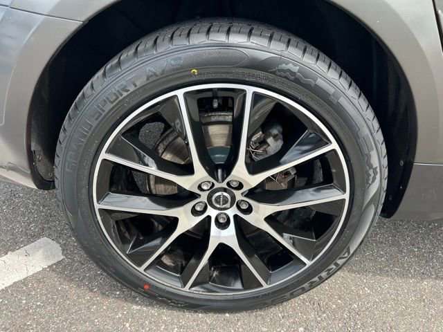 Used 2020 Volvo V90 T6 Cross Country image 16
