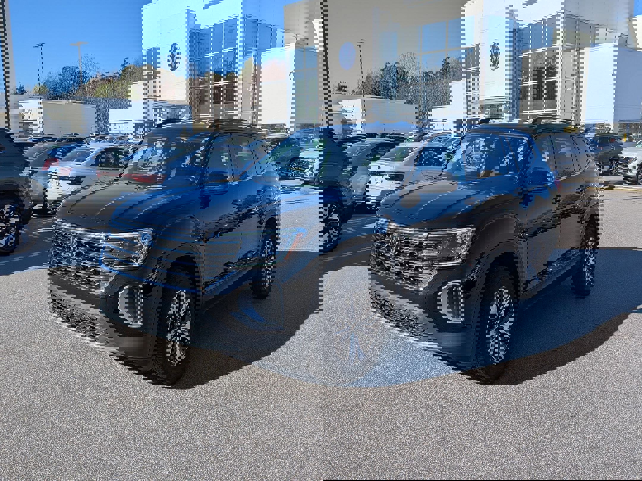 Used 2025 Volkswagen Atlas SE image 7