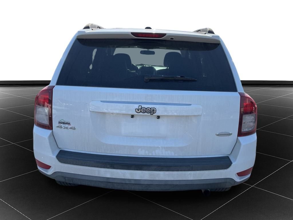 Used 2015 Jeep Compass Latitude image 4