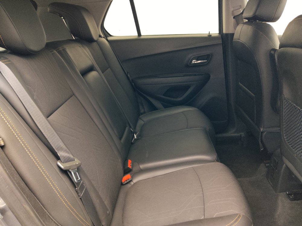 Used 2020 Chevrolet Trax LT w/ LT Convenience Package FWD image 19