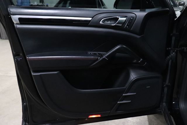 Used 2017 Porsche Cayenne Turbo AWD/4WD image 9