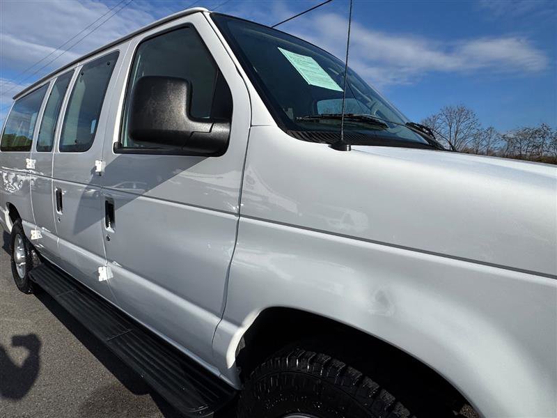 Used 2009 Ford E-350 and Econoline 350 Super Duty Wagon image 19