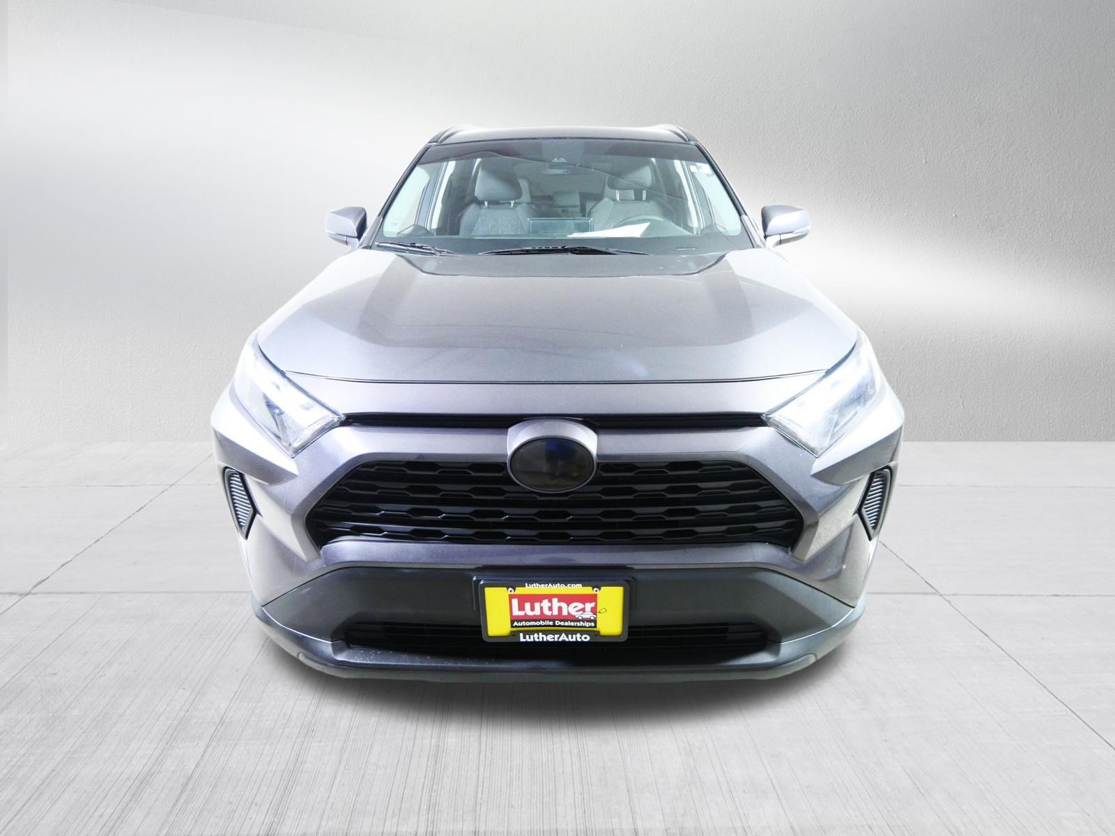 Used 2022 Toyota RAV4 XLE AWD/4WD image 2