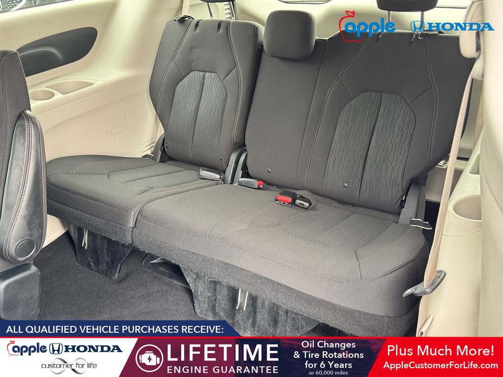 Used 2017 Chrysler Pacifica Touring FWD image 19