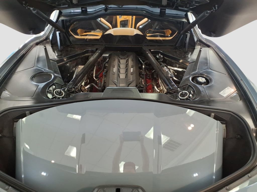 Used 2025 Chevrolet Corvette Stingray Premium Cpe w/ Z51 Performance Package RWD image 9