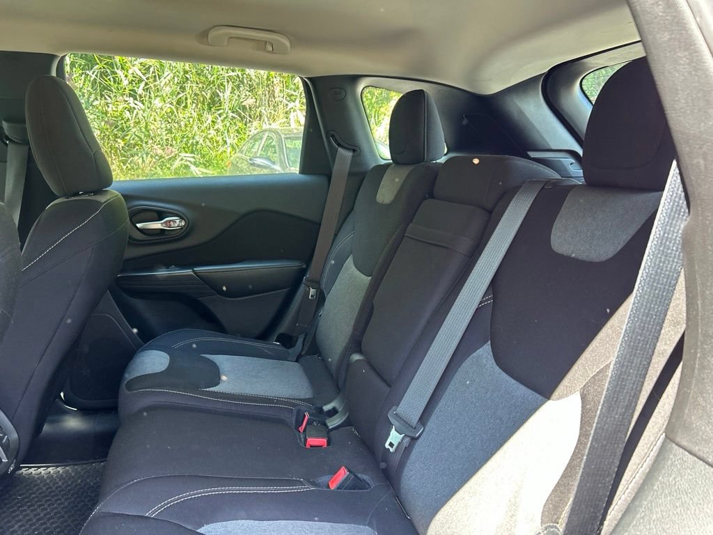 Used 2016 Jeep Cherokee Sport w/ Cold Weather Group AWD/4WD image 30