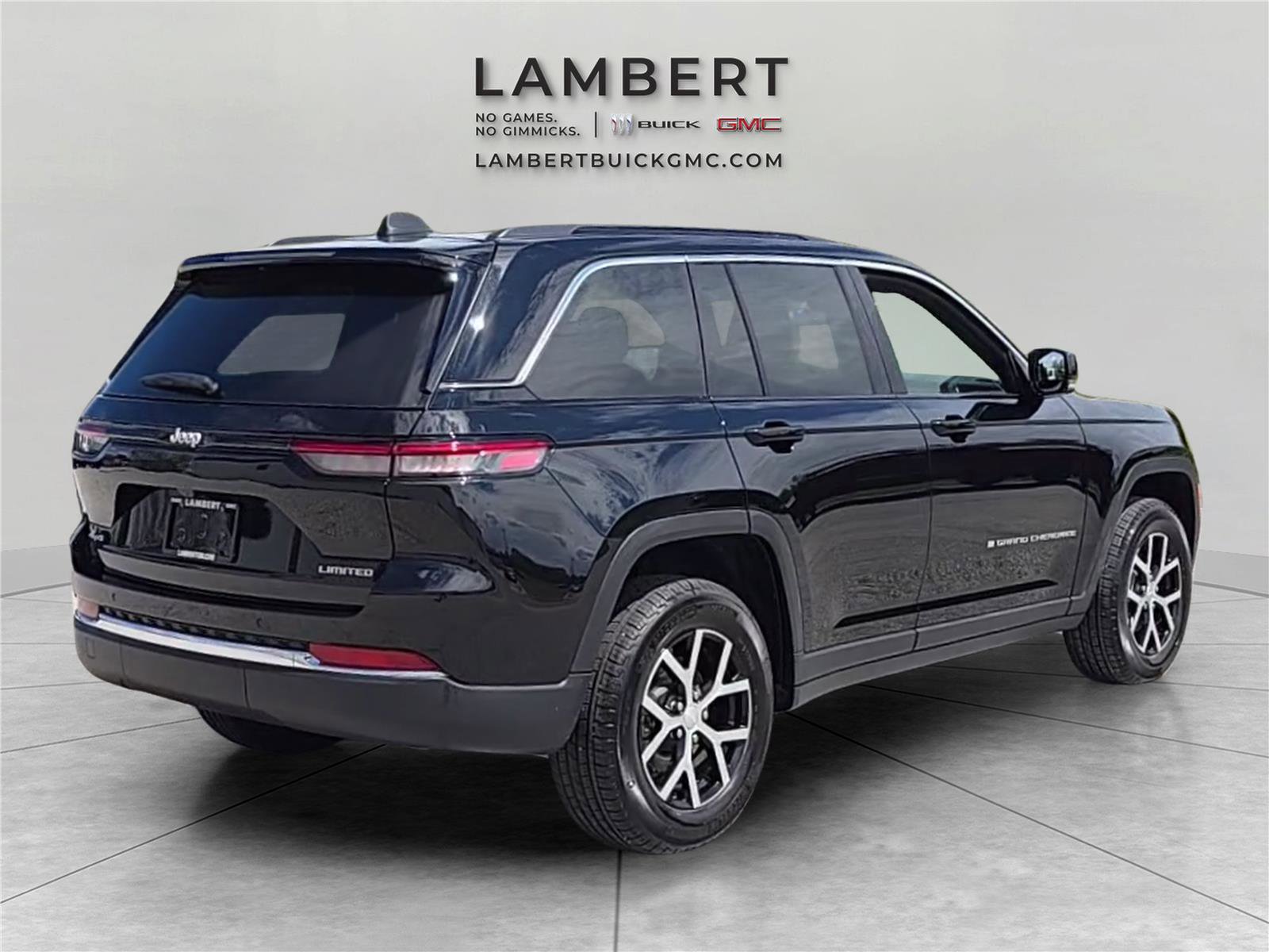 Used 2025 Jeep Grand Cherokee Limited w/ Trailer Tow Package AWD/4WD image 5