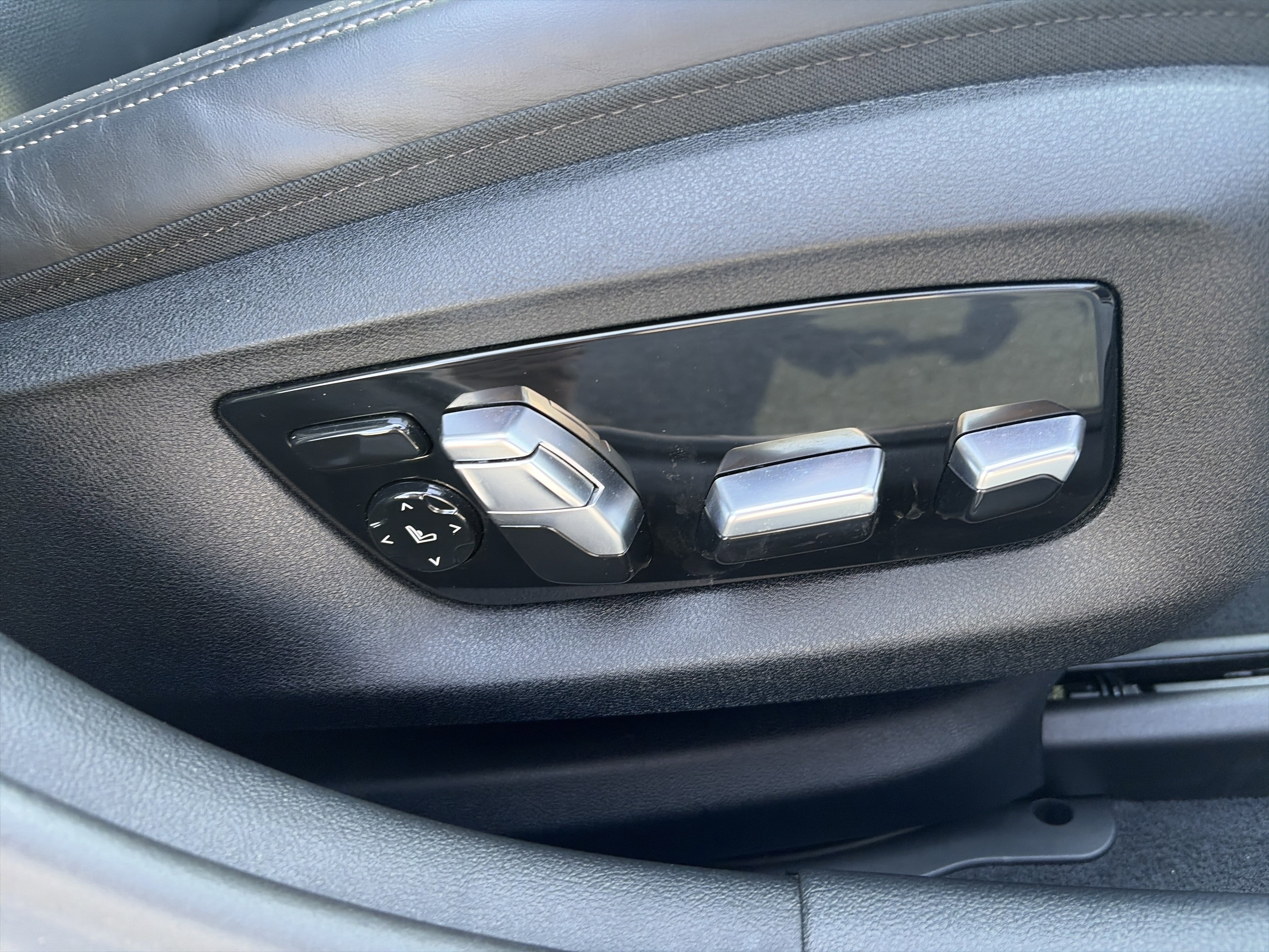 Used 2023 BMW M550i xDrive w/ Executive Package AWD/4WD image 50