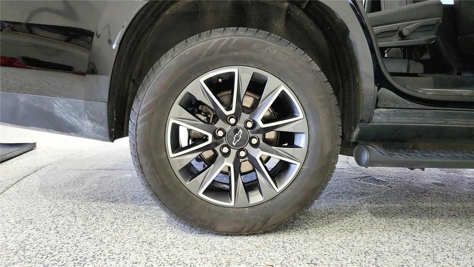 Used 2023 Chevrolet Tahoe Z71 w/ Luxury Package AWD/4WD image 13