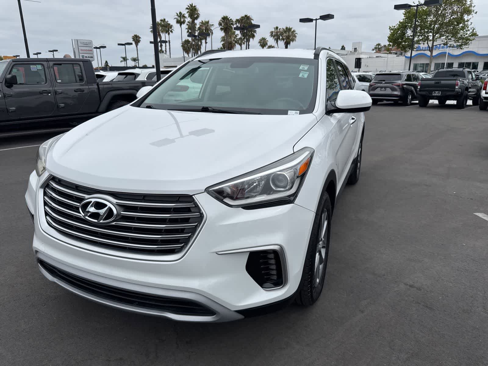 Used 2018 Hyundai Santa Fe SE FWD image 1