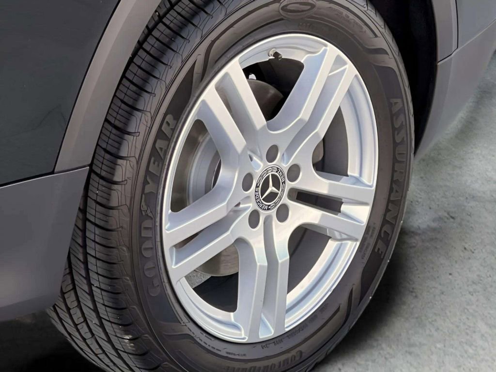 Used 2021 Mercedes-Benz GLB 250 4MATIC w/ Premium Package image 36