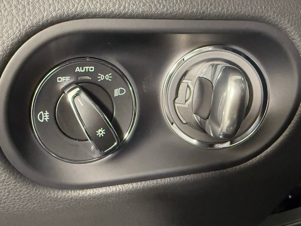 New 2026 Porsche Macan Turbo image 35