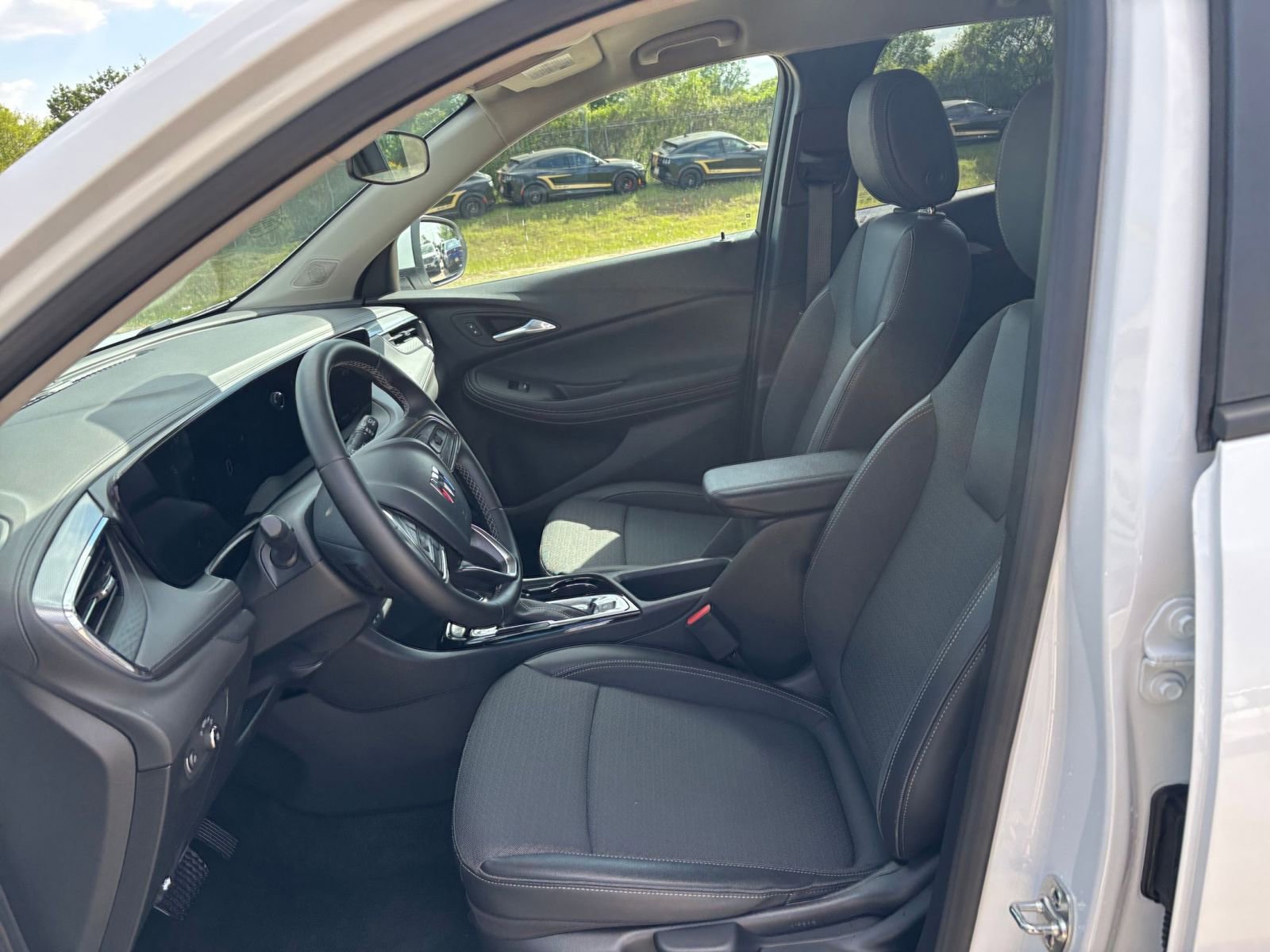 Used 2025 Buick Encore GX Preferred image 25