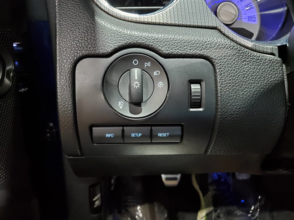 Used 2012 Ford Mustang GT Premium w/ Security Pkg RWD image 31