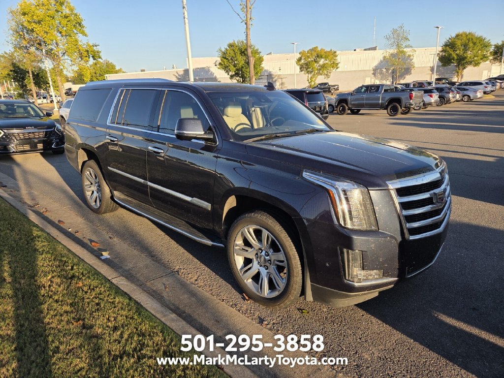 Used 2019 Cadillac Escalade ESV Luxury AWD/4WD image 2